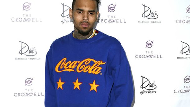 Chris Brown fait la fête à Ibiza!
