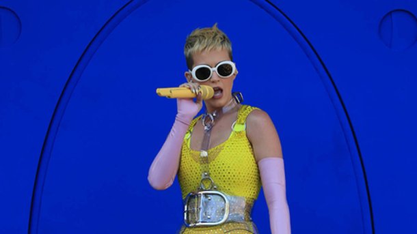 Katy Perry révèle pourquoi elle a coupé ses cheveux!