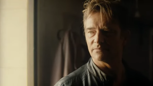 "Sang pour sang" : découvrez l’émouvante reprise de David Hallyday en duo avec Johnny