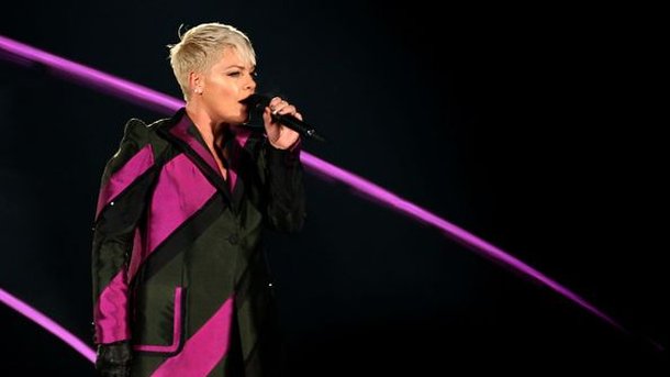 Retour sur le succès du titre "So What" de Pink