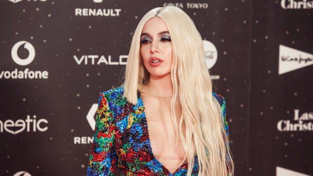 Ava Max : que signifient les paroles de ses chansons en français ?