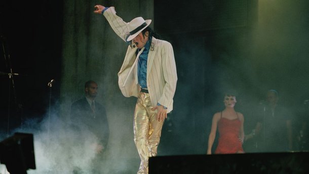 Michael Jackson : comment faisait-il pour se pencher à 45 degrés sans tomber ?