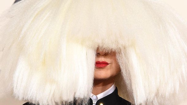 Gims, Sia, Pharrell Williams… les stars accros à un accessoire vestimentaire