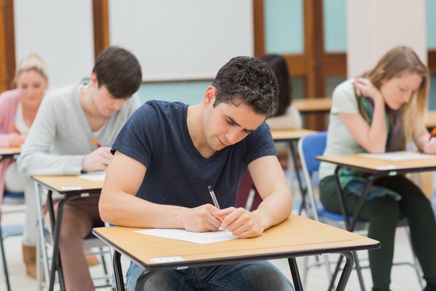 Étudiants à un examen