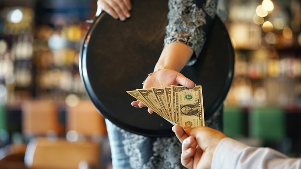 Les infos du Réveil Chérie : un client laisse un pourboire de 3000 dollars !