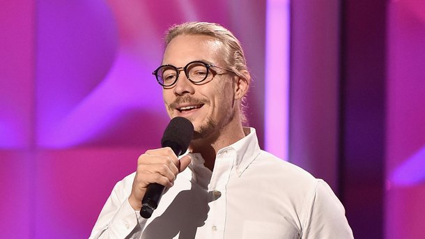 Diplo: le blond platine à la Kim Kardashian lui va si bien