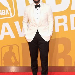 Drake : premier de la classe en smoking