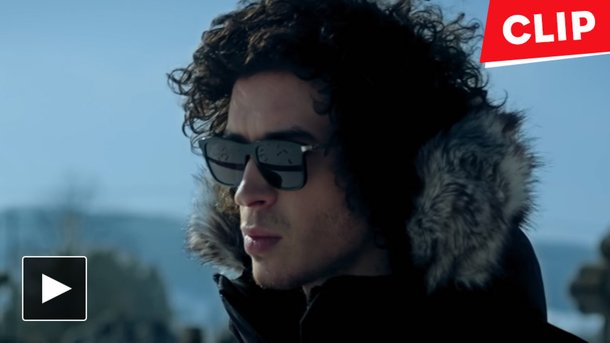 Julian Perretta est nostalgique dans son clip «On The Line»