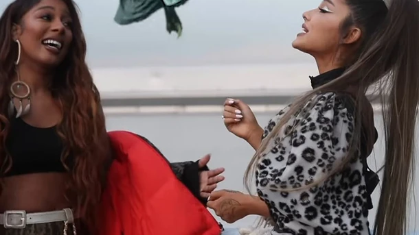 Ariana Grande et Victoria Monét - MONOPOLY