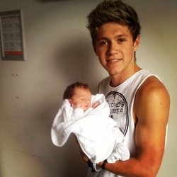 Niall Horan, ce qu'il aime : être tonton ! "Félicitations Greg et Denise! Whohooo! J'ai un neveu!" 