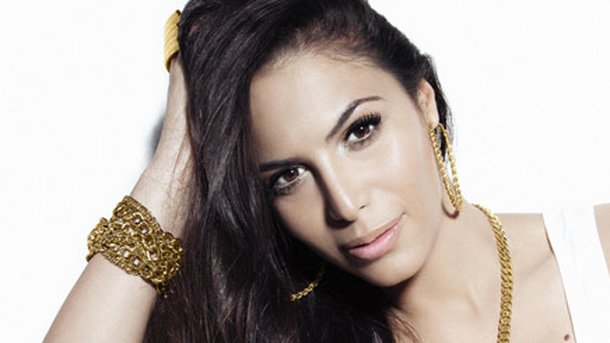 Zaho dévoile le clip de «Comme tous les soirs» !