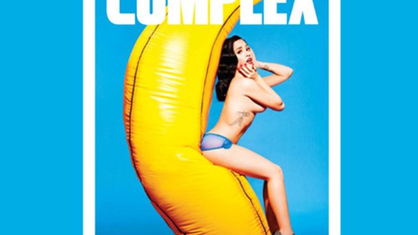 Demi Lovato: topless en couverture de Complex!