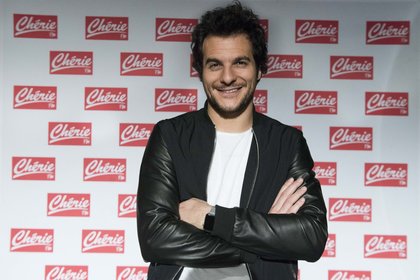 Amir prend la pose pour Chérie FM