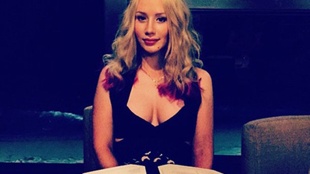 Iggy Azalea : hyper sexy en t-shirt mouillé pour GQ!