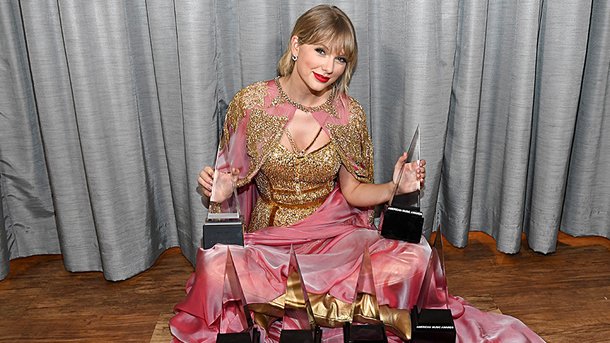 Taylor Swift bat le record de Michael Jackson aux American Music Awards