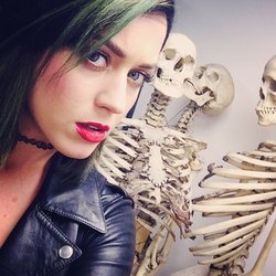 KATY PERRY : I Bone thugs-n-harmony @ da Mütter Museum  @ PHILLY 