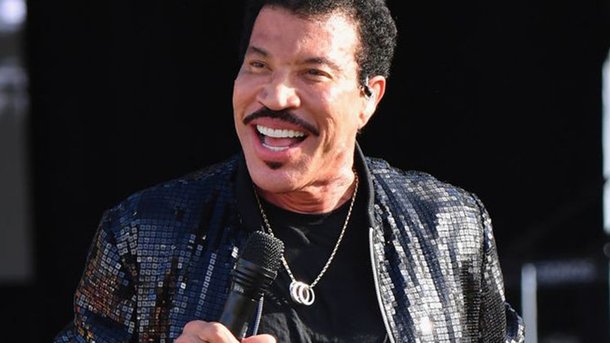 Lionel Richie annonce la sortie prochaine de l'album "Live from Las Vegas"