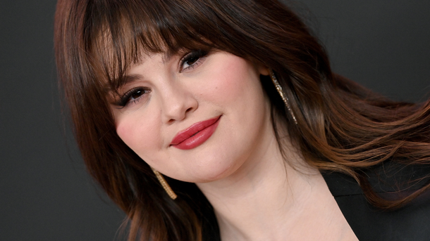 Selena Gomez se met en scène à Paris avant la sortie de son titre « Love On »
