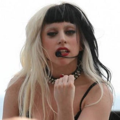 Lady Gaga en concert au festival de Cannes 2011