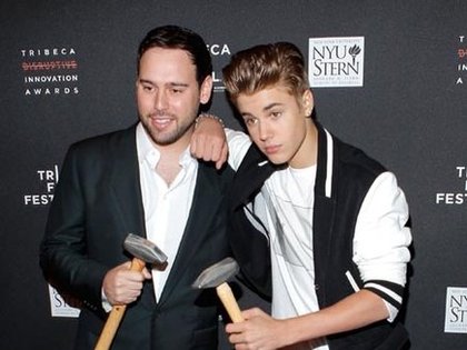 justin-bieber-et-scooter-braun