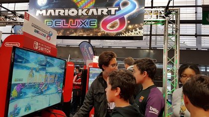 Indémodable, le jeu Mario Kart 8 Deluxe attire toujours autant les foules sur le stand Nintendo.