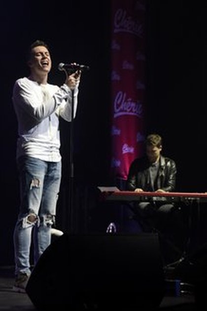 Loïc Nottet sur la scène du Concert Pop Love