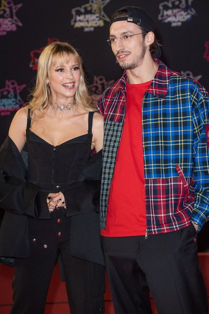 Angèle et Roméo Elvis - Montée des Marches NRJ Music Awards 2019