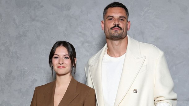 Elsa Bois et Florent Manaudou : premier tapis rouge officiel à la Fashion Week
