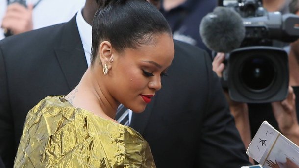 Rihanna parle de son incroyable robe lors du Met Gala 2015