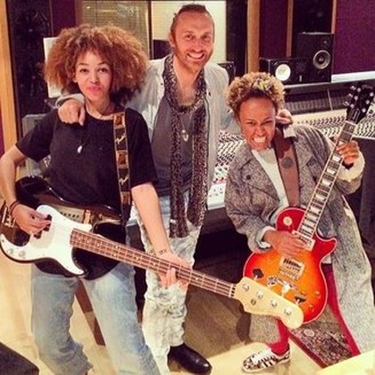 David Guetta ‏ : Une session de dingue aujourd'hui avec @emelisande et @aineyzion Rock stars !