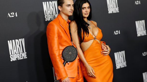 Timothée Chalamet et Kylie Jenner très amoureux à l'avant-première de "Marty Supreme"