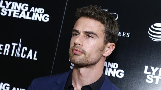 Theo James de «Divergente» est papa pour la première fois