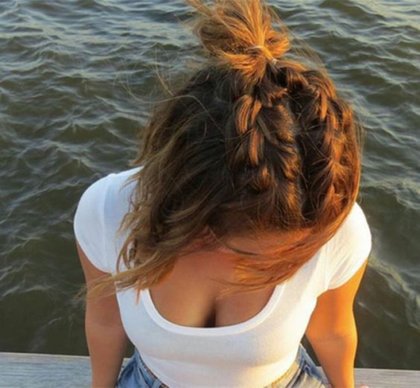 Le half-bun avec tresses collées