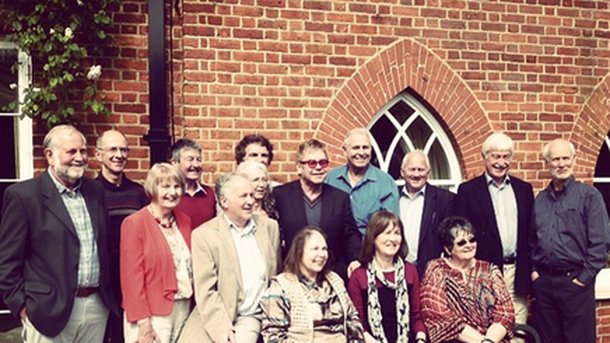 Elton John a retrouvé ses camarades de classe!