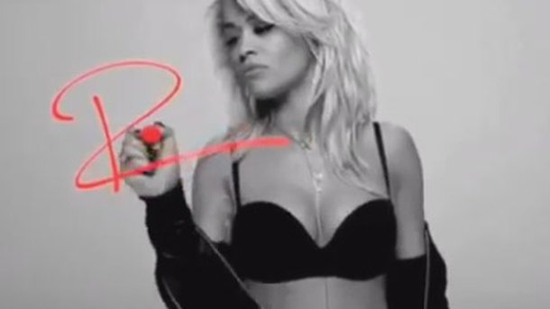 Rita Ora : un teaser torride pour sa nouvelle publicité!