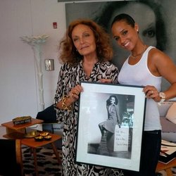 Alicia Keys: j'aime passer du temps avec des femmes fortes et admirables! Mon amie la très élégante @DVF ;-) #gamechanger!
