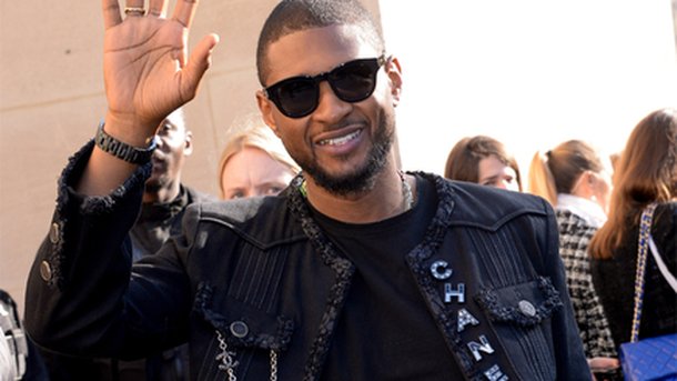 Usher pose totalement nu pour la Fashion Week!