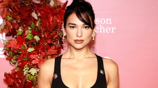 Dua Lipa est à nouveau en couple