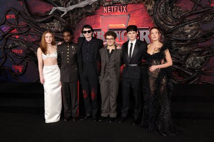 Le casting de "Stranger Things" en 2025 - Sadie Sink (à g), Caleb McLaughlin, Finn Wolfhard, Gaten Matarazzo, Noah Schnapp, Millie Bobby Brown