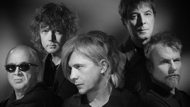 Indochine : déjà disque d’Or avec les “Singles Collections 2001-2021” !