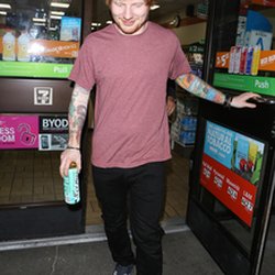 Ed Sheeran sort d'un Seven/Eleven
