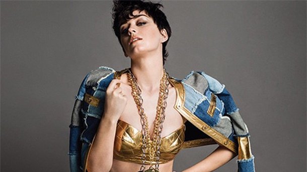 Katy Perry : nue pour Moschino!
