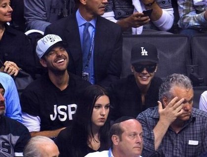 Justin Bieber : Super soirée. #hockey. love u @thatrygood #family