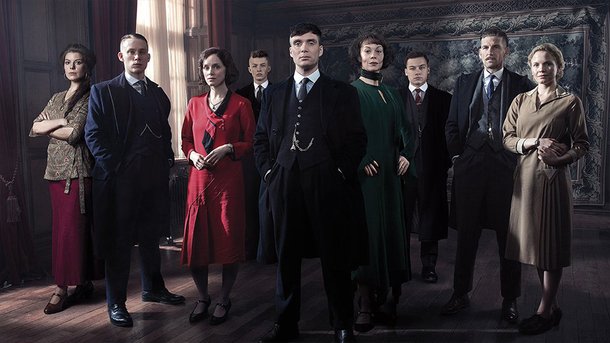 «Peaky Blinders»: le cast rend hommage à Helen McCrory sur le tournage