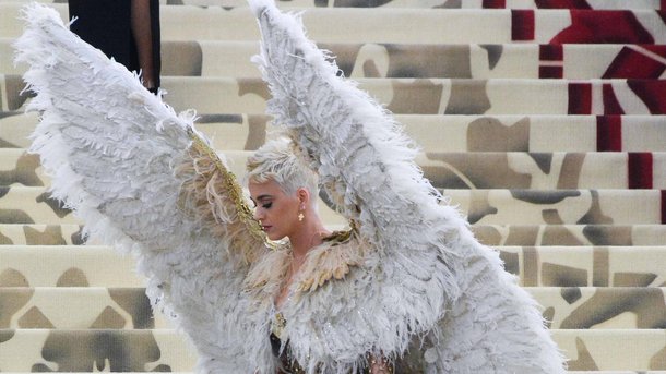 Katy Perry dévoile deux titres inédits: «Dance With The Devil» et «Act My Age»