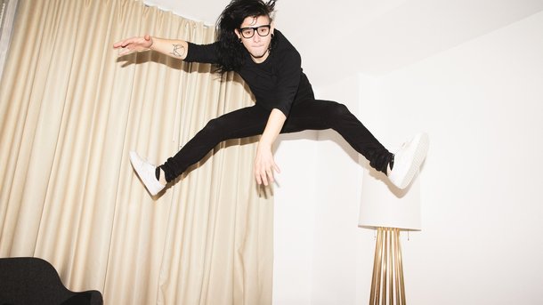 NRJ DJ Awards 2016 : Skrillex sort «Slam Dunk»