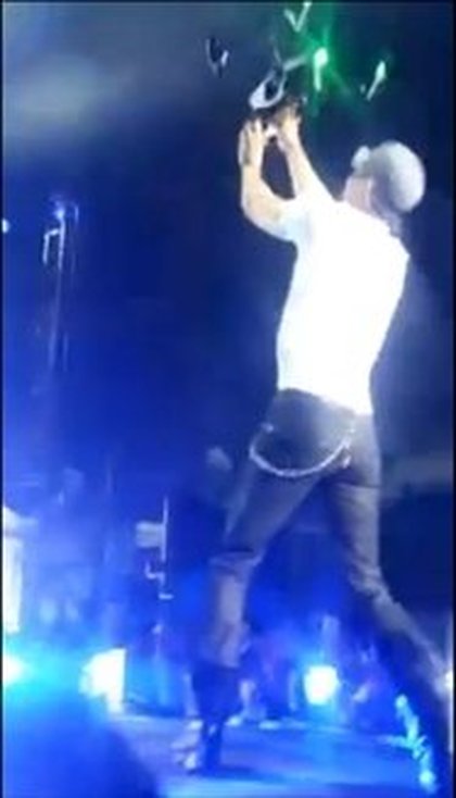 Enrique Iglesias blessé par un drone sur scène