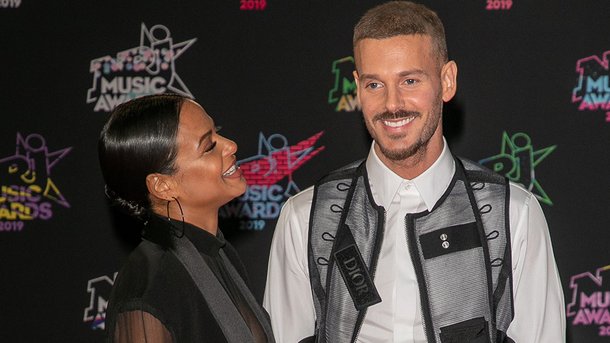 M. Pokora pose avec son fils dans les bras pour le Super Bowl 2020