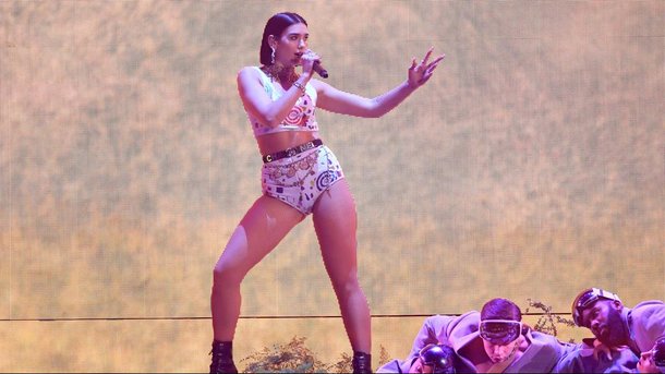 Dua Lipa, Rihanna, Taylor Swift…: quand les chanteuses affolent le Web avec leurs clichés en bikini