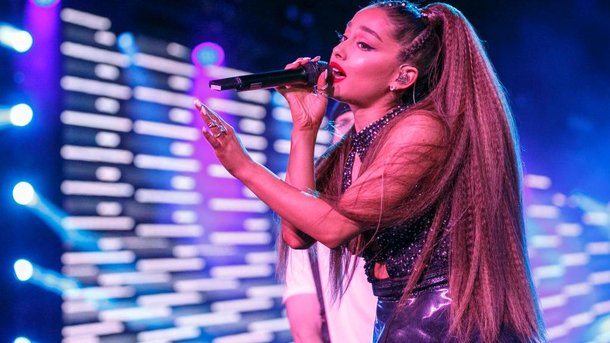 Ariana Grande: comment adopter son style vestimentaire ?